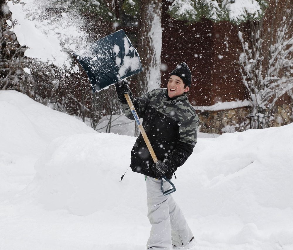 snow shovel 1