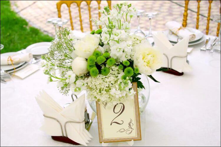 winter wonderland wedding centerpieces white flowers