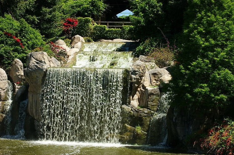 800px Waterfall Garden