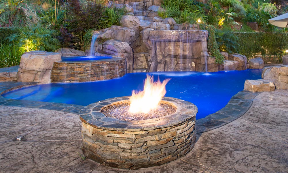 Backyard Fire Pit Ideas: 8 Unique Looks for You to Choose From