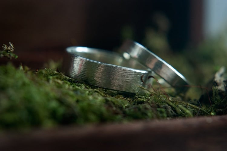 Two wedding rings on a moss bed