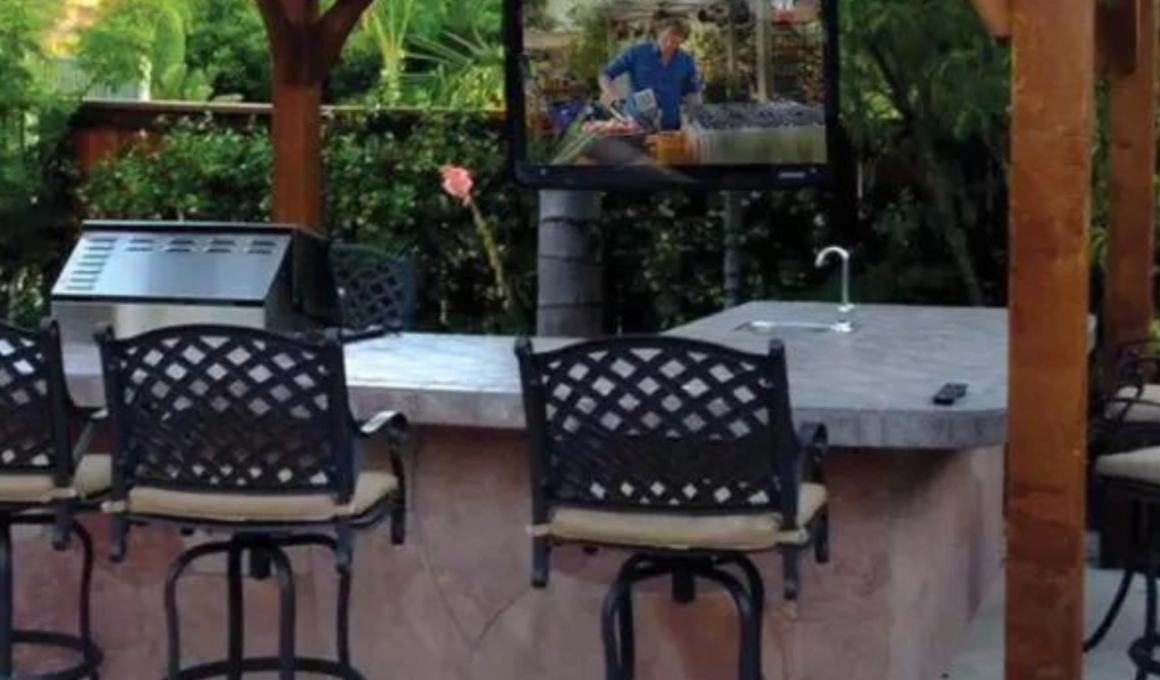 How Long Do Outdoor Tvs Last And Should I Buy One
